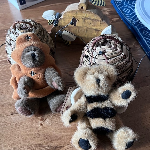 Boyd’s beats bumble bee decor - 5 piece set - Picture 1 of 4